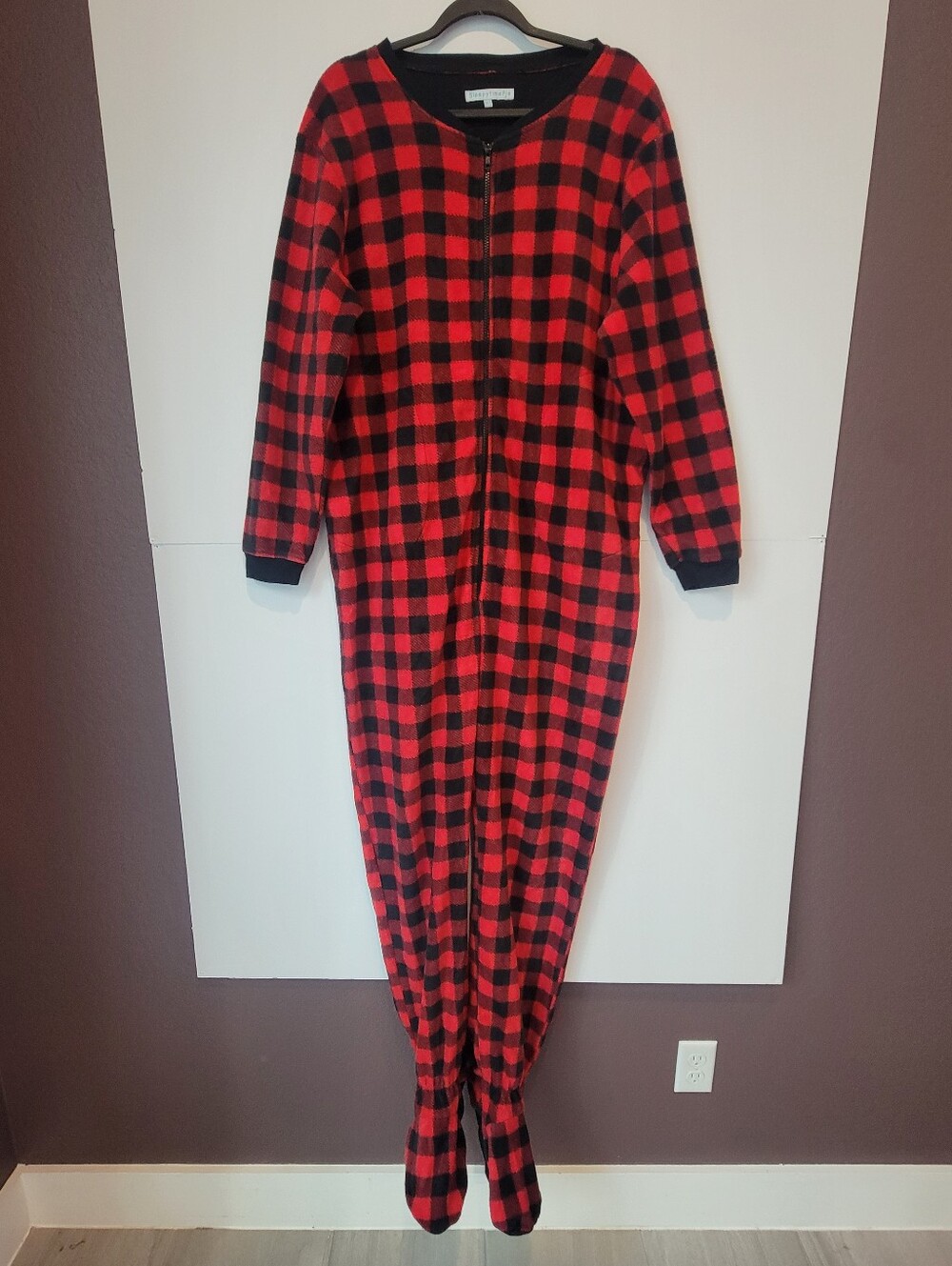 SleepytimePJs Women’s L Red Black Buffalo Plaid Footed Onesie Pajamas